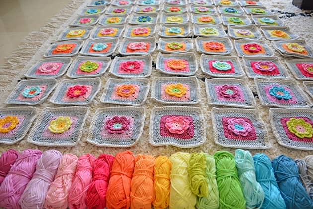 How To Make a Granny Square Blanket - Smiling Colors