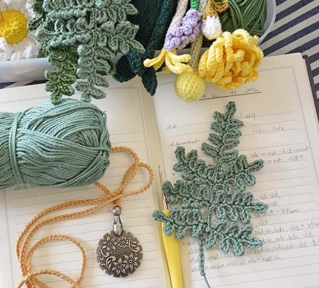 Kinship in Color and Wool: **{make your own POTHOLDER LOOPS}**tutorial